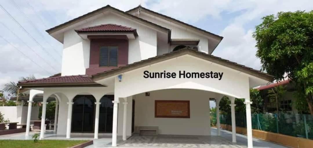 Sunrise Homestay アロースター エクステリア 写真